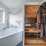 An Der Ostsee By Seeblick Ferien Oro, Direkte Wasserlage,sauna, E-saeule * Ольпениц